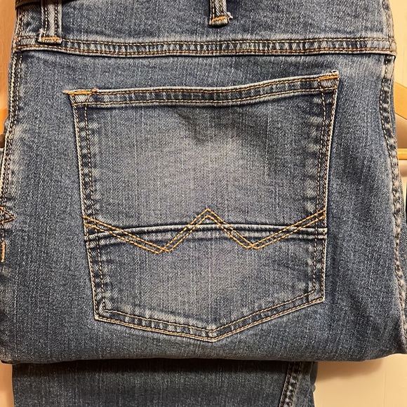 Men’s Wrangler Jeans - Picture 2 of 3